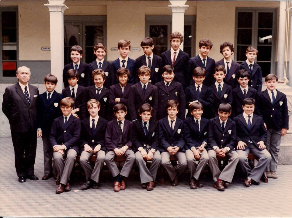 Juan ALCHOURRON - Leandro BO - José Antonio CHAVEZ - Fernando CORTESE - Alejandro DINI - Javier FERNANDEZ PODESTA - Jorge FERRARI - Alberto FILIPPI - Maximiliano GARCIA TELLECHEA - Flavio GATTI - Maximiliano GIARIZZO - Nicolas JUANA - Sebastian LOPEZ SILVA - Sergio MAZAIRA - Alejandro MENDEZ TORRE - Javier MORENO - Enrique PIÑEYRO - Fernando PITA ROMERO - Tulio QUERCIA - Enrique REYES - Jorge Ronaldo SACHER - Andres Omar SANTILLAN - Jorge SOLO DE ZALDIVAR - Rafael VEHILS - Matias ZARATTINI -  Colegio San Miguel  -  - Social - Egresados 1985 - 7 B, con el profesor Vincent (#CSanMiguelCamada85) Photo by:  | Siuxy Sports 1980-06-01