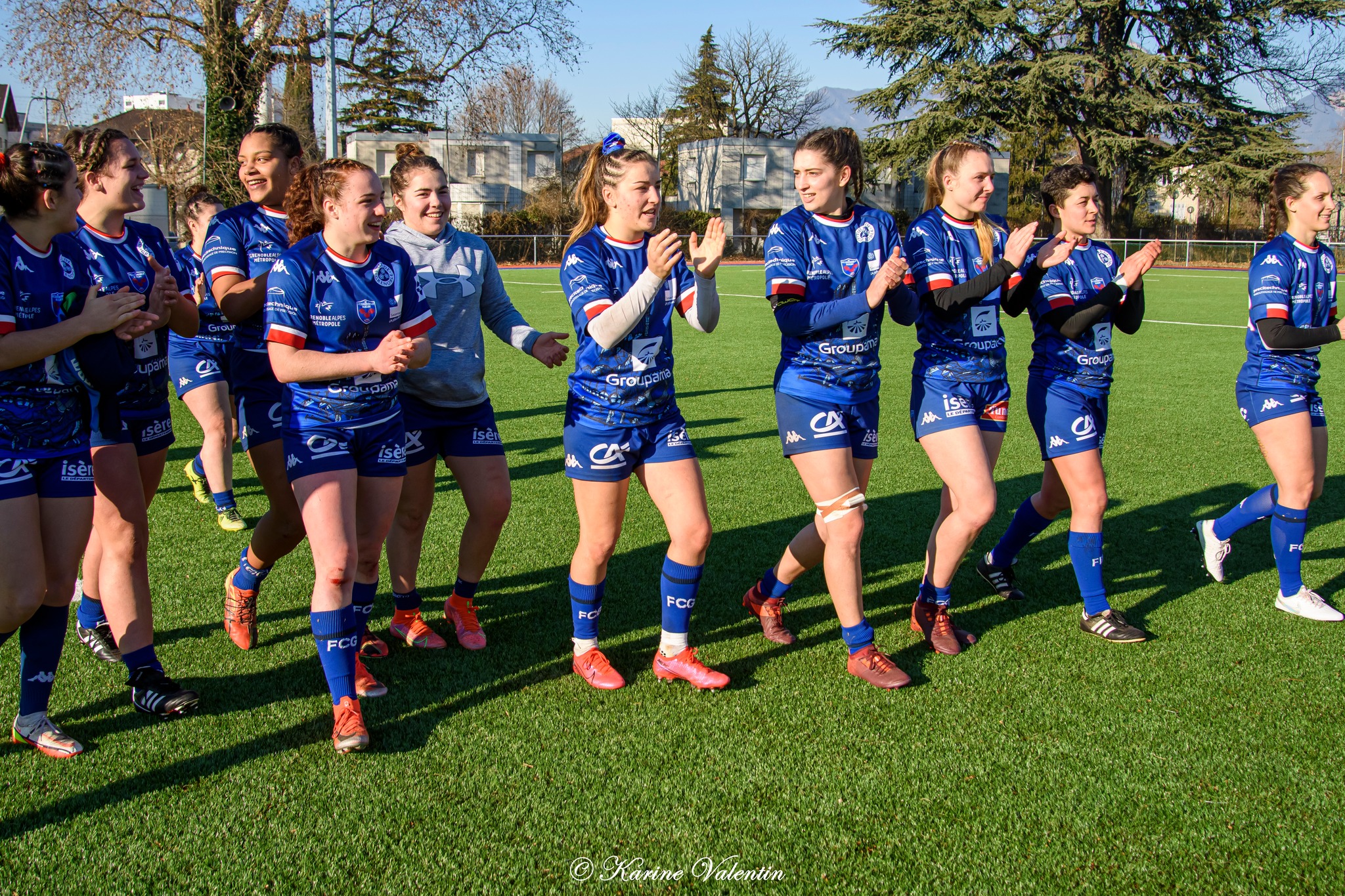 Estelle CARPENTIER - Alexandra CHAMBON - Violaine CHAVANCE - Emma GALLAGHER - Lorette JACQUOT - Ambre MWAYEMBE - Rebecca PANTALEONI - Florine THIRON - Julia TURC -  FC Grenoble Rugby -  - Rugby - FC Grenoble Vs Stade Français (#AmznesVsPinkRckts2022) Photo by: Karine Valentin | Siuxy Sports 2022-01-16