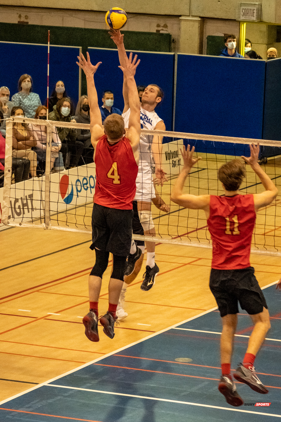 Max LOSIER -  Université de Montréal - Université Laval - Volleyball - Université de Montréal (3) vs Université Laval (2) (#CarabinsVsRgeOr2022VolleyM) Photo by:  | Siuxy Sports 2022-03-05
