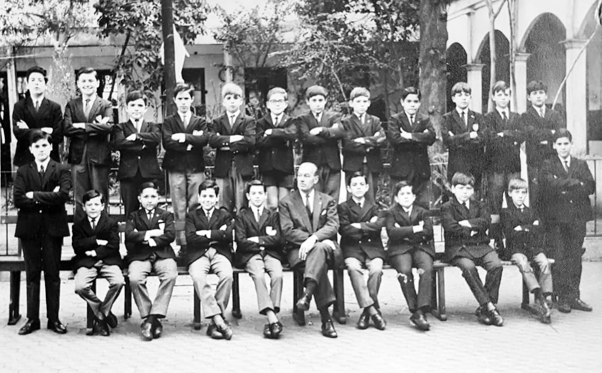 Claudio ARMANDO - Mario Luis BARALDO - Pedro CALVO - Julian CASEB - Sergio CIFUENTES - Cesar Nicolas FERNANDEZ MANSILLA - Alejandro FRANCHINI - Alejandro FREELAND - Ismael FUSCALDO - Gregorio Juan LASTRA - Gustavo Eduardo MARADINI DRAGO - x MENDEZ ROSSO - Carlos MOY PEÑA - Carlos ORTIZ - Marcelo Manuel PODESTA - Jose Luis RODRIGUEZ PRADO - Pablo TAMBELLA -  Colegio San Miguel  -  - Social - Egresados 1973 - 6to grado (#CSanMiguelCamada73) Photo by:  | Siuxy Sports 1967-06-01