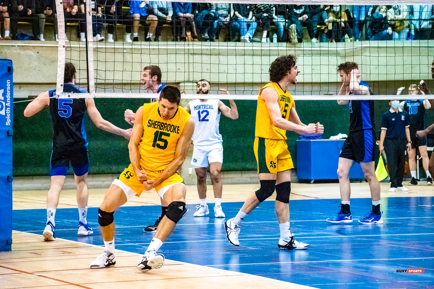 Zachary HOLLANDS - Raphaël VIENS -  Université de Montréal - Université de Sherbrooke - Volleyball - Université de Sherbrooke (3) vs Université de Montréal (1) - Final 1 2022 (#VertOrVsCarabinsFinal1M) Photo by:  | Siuxy Sports 2022-03-19