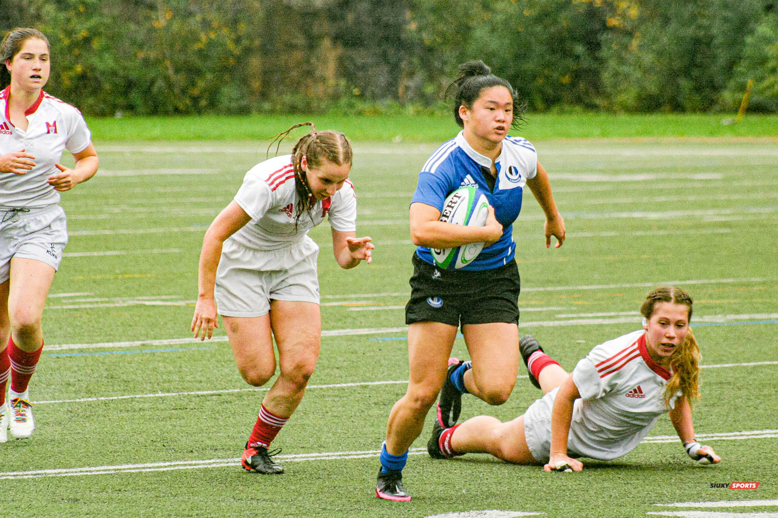 Lauren DRUMMOND - Joely GREENBAUM - Marie-Li LAPIERRE -  Université de Montréal - Université McGill - Rugby -  (#UdMvsMcGill2021w) Photo by:  | Siuxy Sports 2021-10-16
