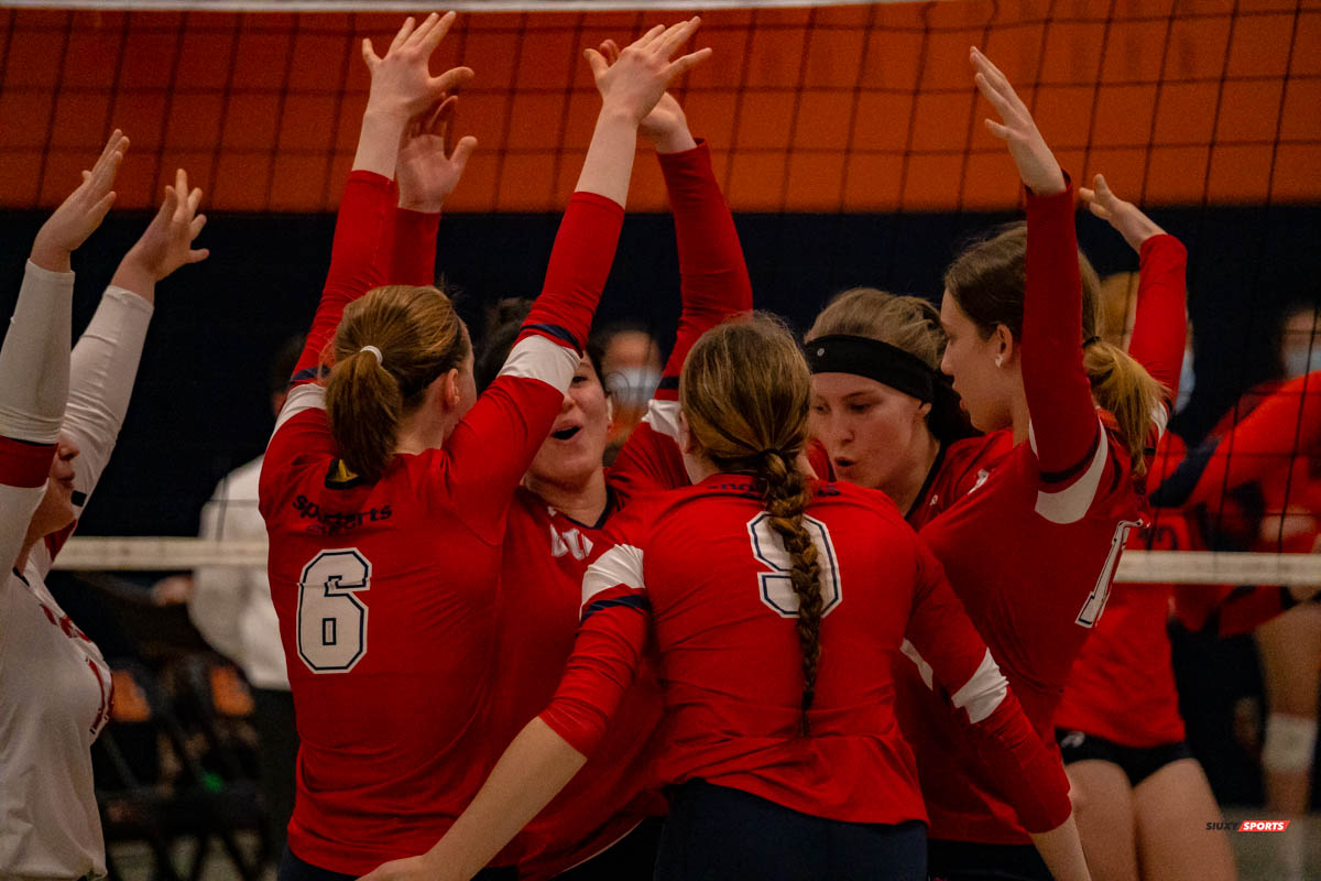 Mélodie B. BARRETTE - Naomi CHAREST - Émilie MACLURE - Laura THIBAUDEAU -  Cégep André Laurendeau - Cégep Trois-Rivières - Volleyball - André Laurendeau vs Trois Rivières - Volley (#BoomerangVsDiablos2022) Photo by:  | Siuxy Sports 2022-02-20