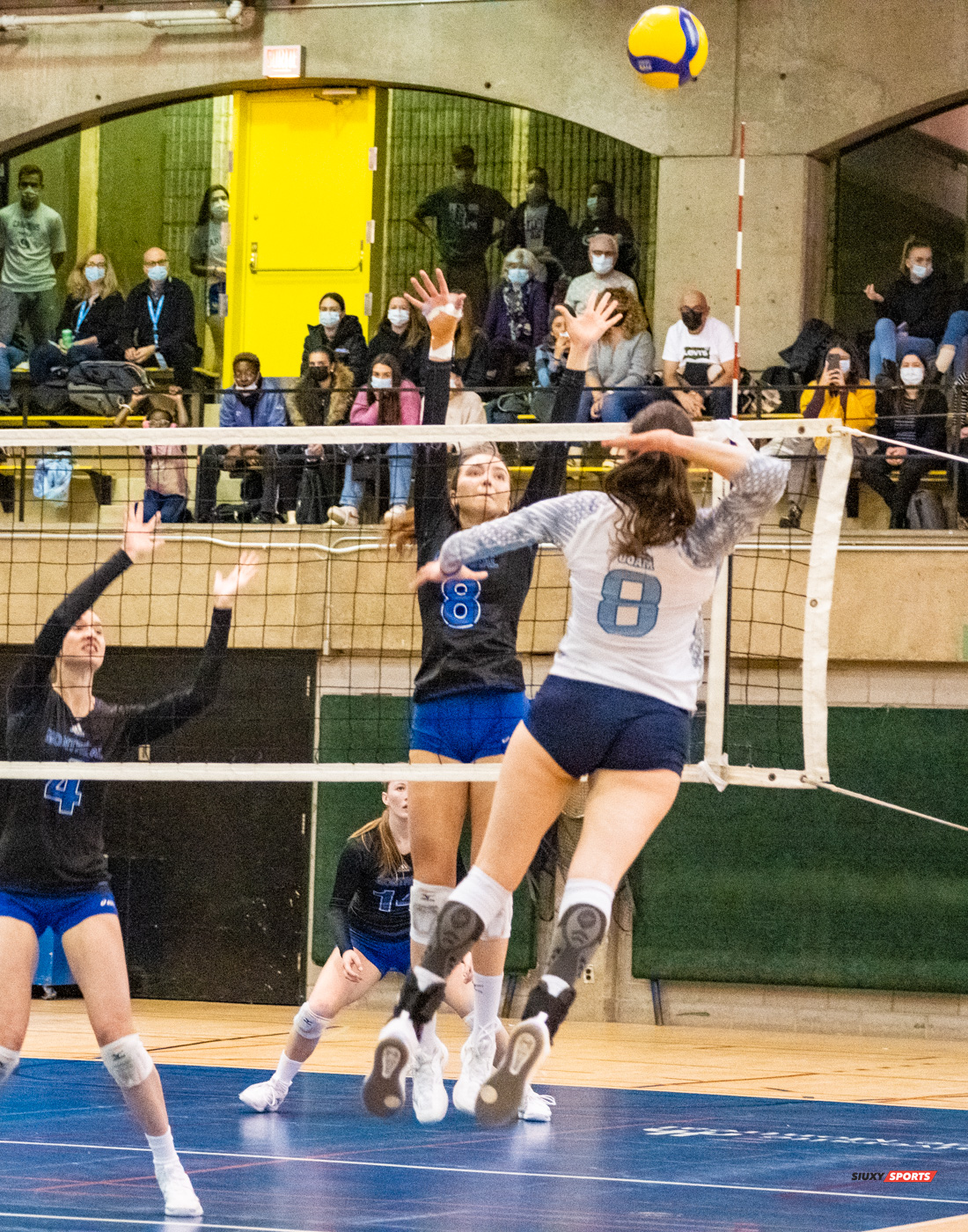 Gabrielle ARCHAMBAULT - Florence CLOUTIER - Clémence GLORIEUX -  Université de Montréal - Université du Québec à Montréal - Volleyball - Université de Montréal vs Université du Québec à Montréal - Volleyball Fém (#CrbnsVsCtdns2022VollF) Photo by:  | Siuxy Sports 2022-02-26