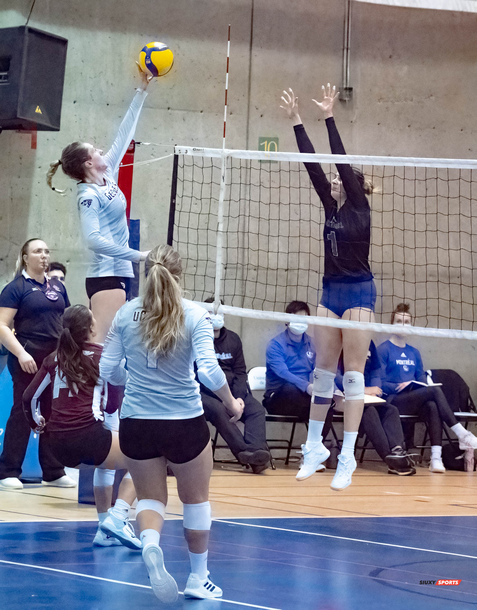 Océane COUTURIER -  Université de Montréal - Université Ottawa - Volleyball -  (#VolleyUdeMvsUOttawaFW) Photo by:  | Siuxy Sports 2021-11-12