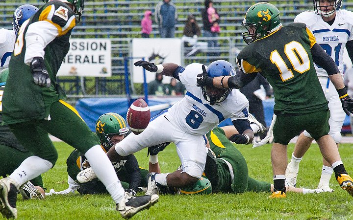  Université de Sherbrooke - Université de Montréal - Football - RSEQ Football - Sherbrooke (20) VS (11) U. de Montréal (#RSEQFootballSHRvUdM2011A) Photo by: Simon Duquette | Siuxy Sports 2011-10-01