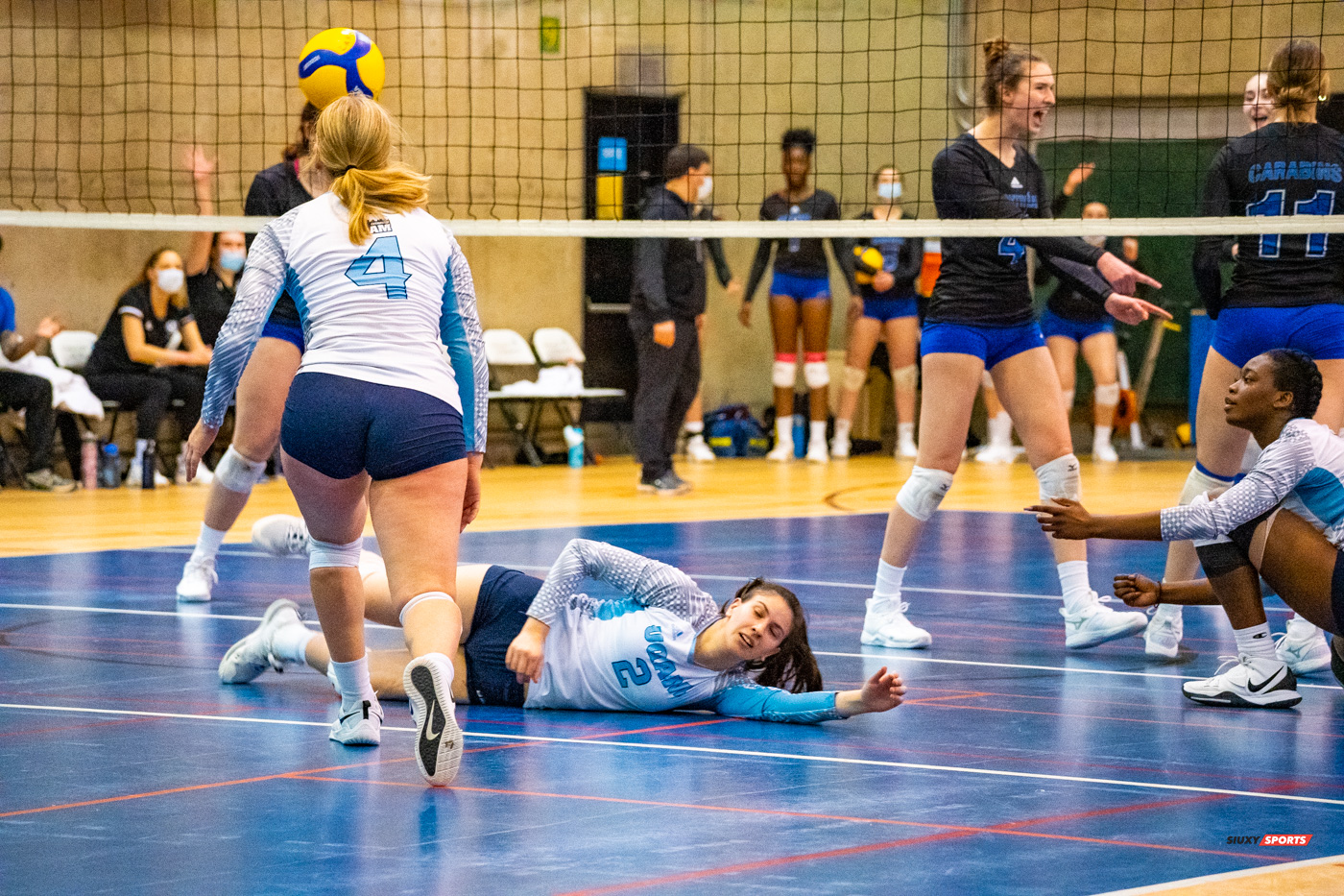 Erlande DACILIA - Maxime DALLAIRE - Clémence GLORIEUX - Sabrina MAYER - Maude THIVIERGE -  Université de Montréal - Université du Québec à Montréal - Volleyball - Université de Montréal vs Université du Québec à Montréal - Volleyball Fém (#CrbnsVsCtdns2022VollF) Photo by:  | Siuxy Sports 2022-02-26
