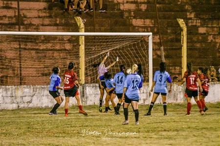 Las Estrellas Misioneras del fútbol femenino contra el seleccionado de Apóstoles