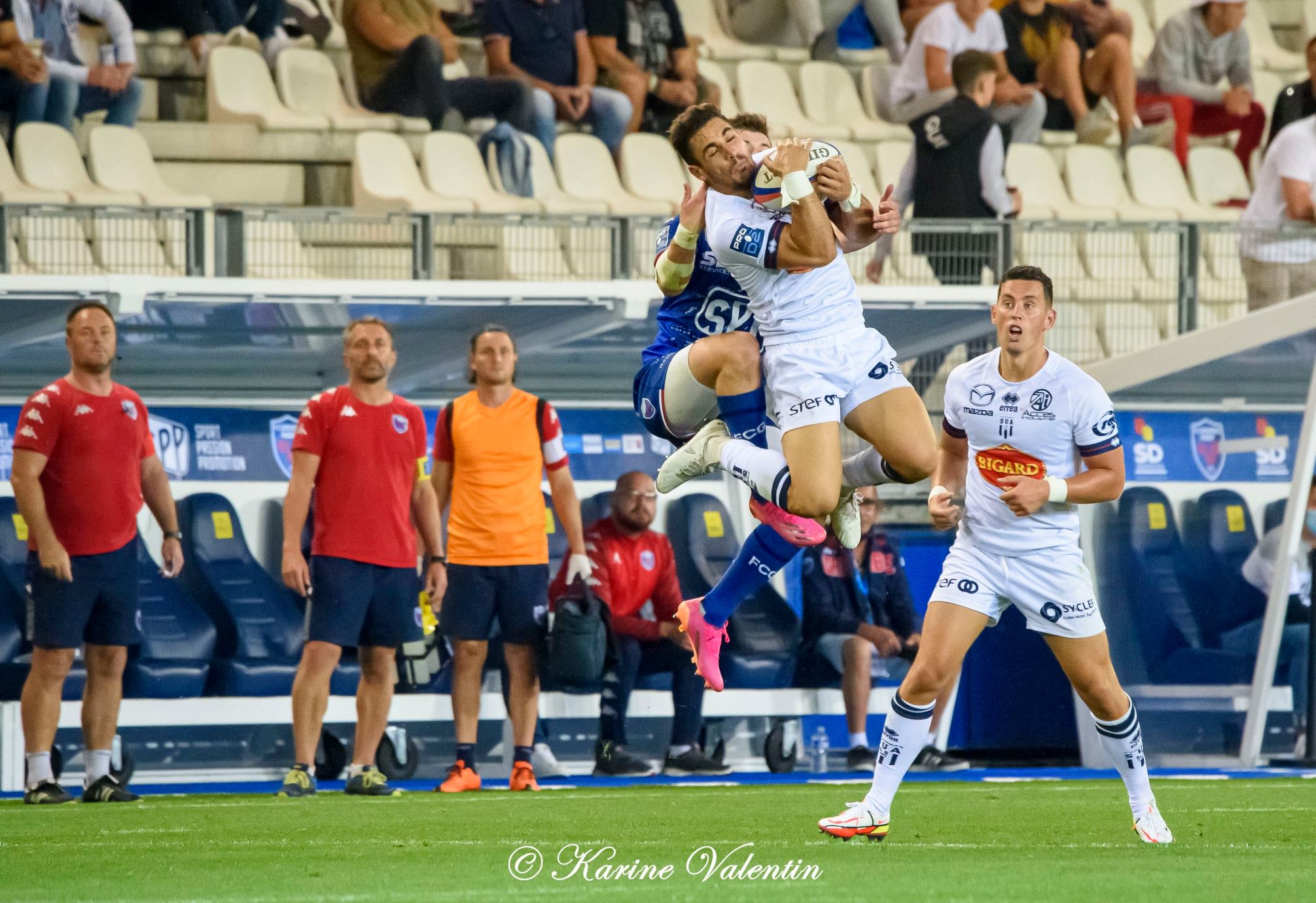 Iban ETCHEVERRY - Fabien GUILLEMEMIN - Noel REID -  FC Grenoble Rugby - SU Agen - Rugby - FC Grenoble Rugby vs. SU Agen (#FCGvsSUAsep2021) Photo by: Karine Valentin | Siuxy Sports 2021-09-09