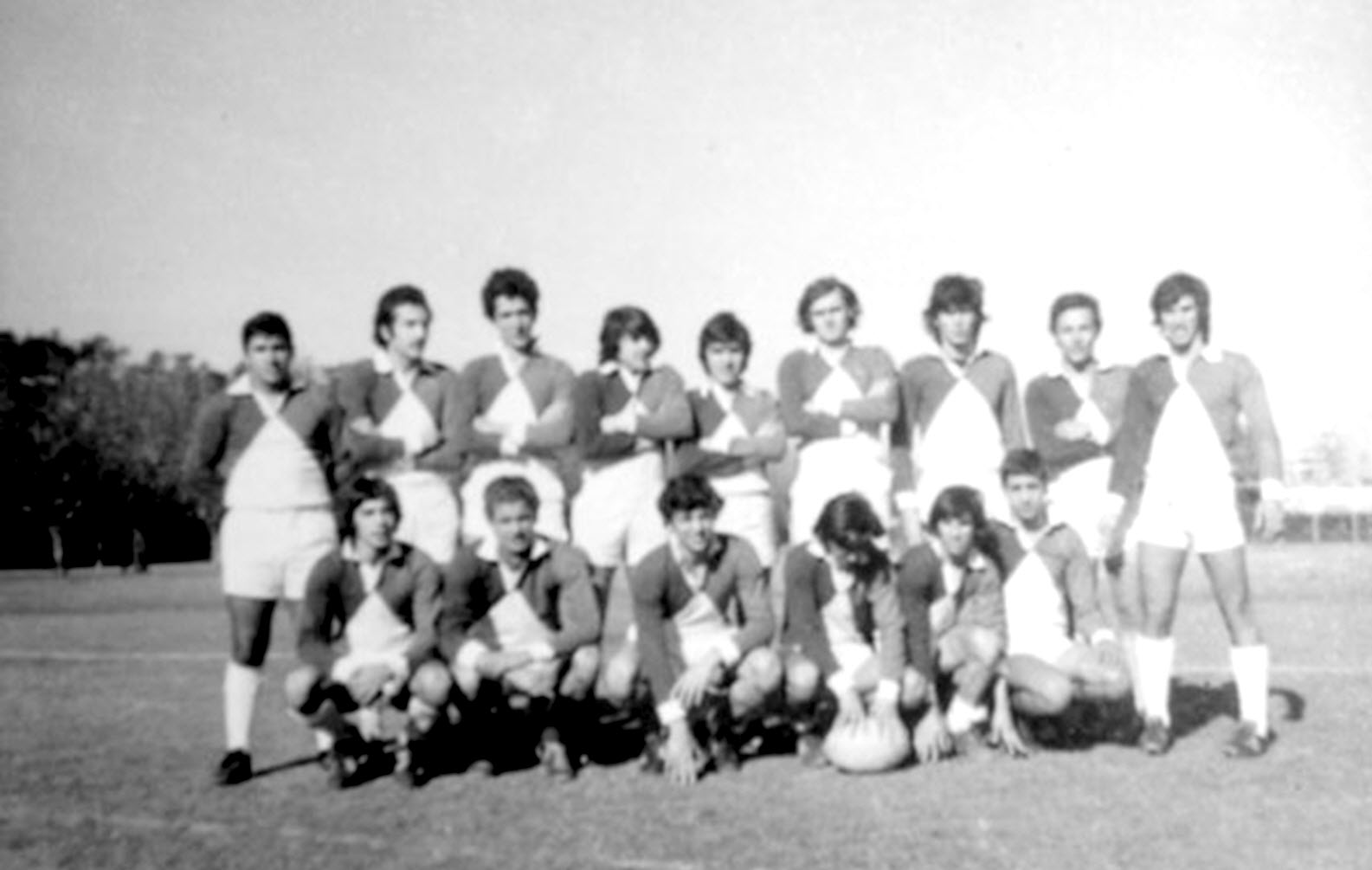 Julian CASEB - x FERRER - Alejandro FRANCHINI - Fernando FRANCHINI - Gregorio Juan LASTRA - Daniel MENOSSI - Carlos PARRAGA - xx PETRINA - Miguel RODRIGO - Jose Luis RODRIGUEZ PRADO -  Colegio San Miguel  -  - Rugby - Equipo 1971-1972-1973 () Photo by:  | Siuxy Sports 1973-06-01