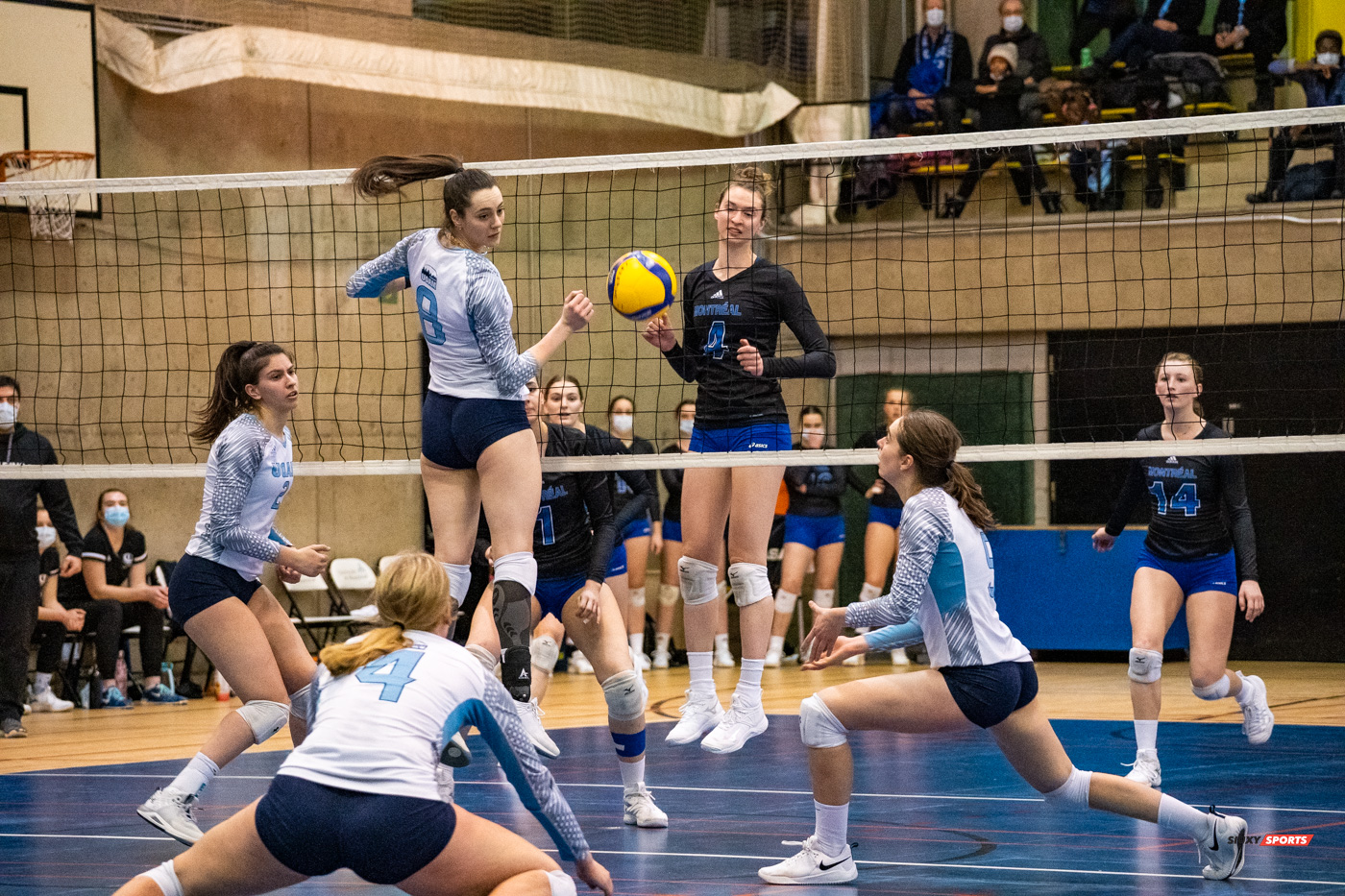 Gabrielle ARCHAMBAULT - Clémence GLORIEUX - Karine OUELLETTE - Maude THIVIERGE -  Université de Montréal - Université du Québec à Montréal - Volleyball - Université de Montréal vs Université du Québec à Montréal - Volleyball Fém (#CrbnsVsCtdns2022VollF) Photo by:  | Siuxy Sports 2022-02-26