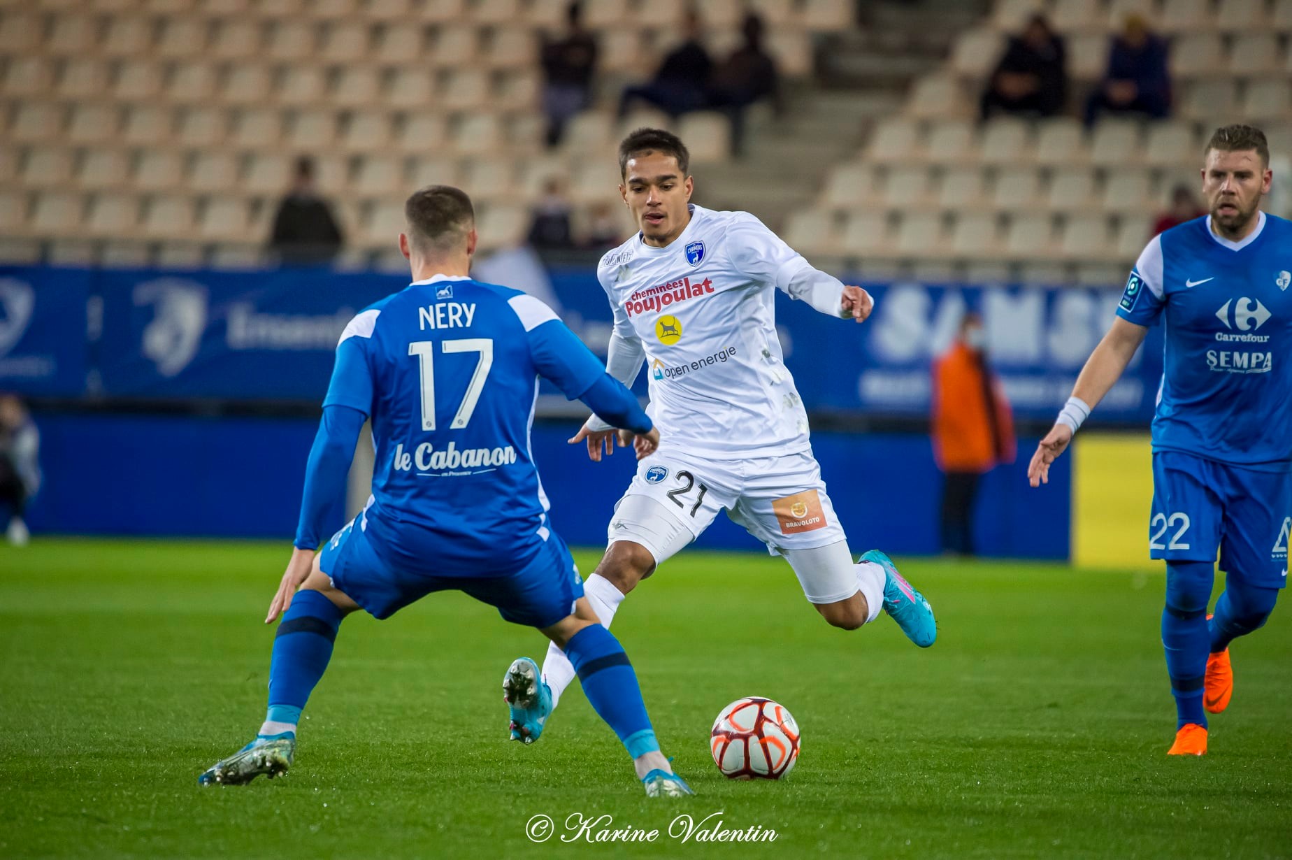  Grenoble Foot 38 - Chamois Niortais FC - Soccer - Grenoble Foot 38 vs Chamois Niortais FC (#GF38vsNiort2022) Photo by: Karine Valentin | Siuxy Sports 2022-02-15