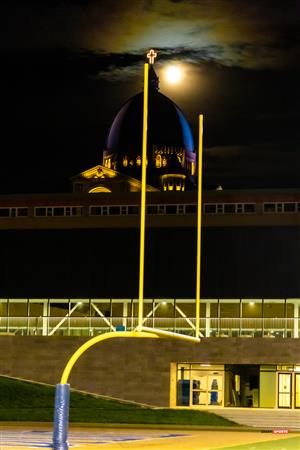 L'Oratoire Saint-Joseph, joue au Rugby avec la lune!