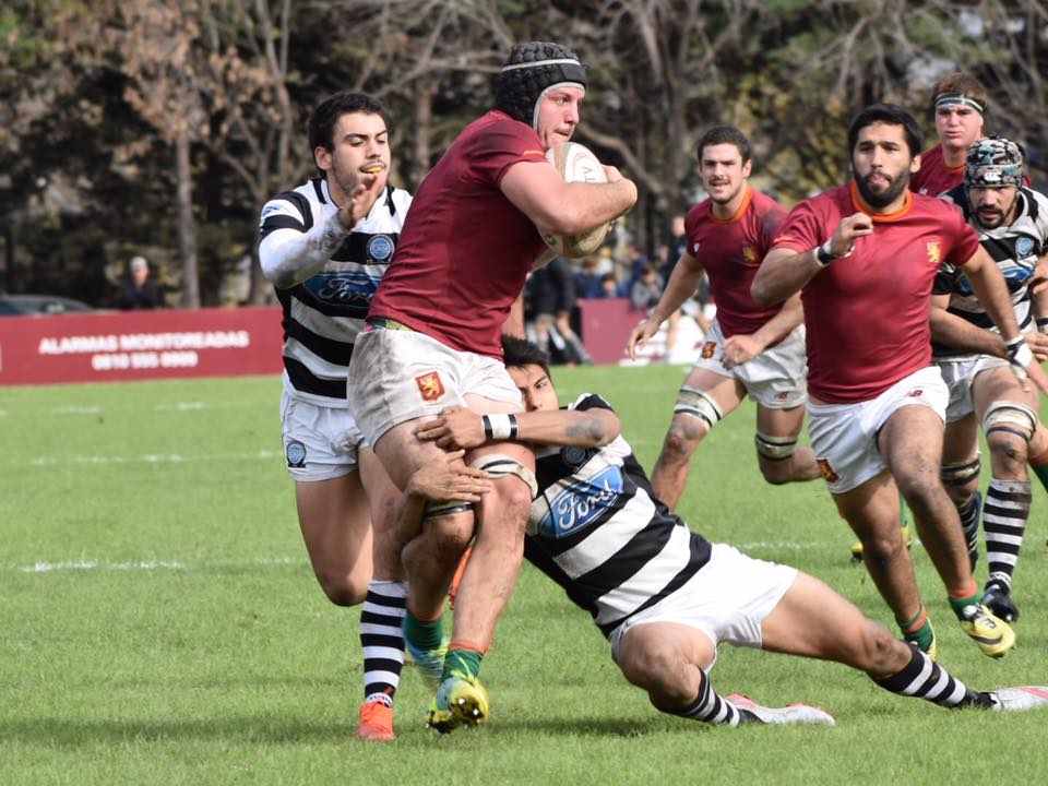 Ricardo BECU -  Newman - Club Atlético de San Isidro - Rugby - Excelente tackle () Photo by:  | Siuxy Sports 2017-05-27