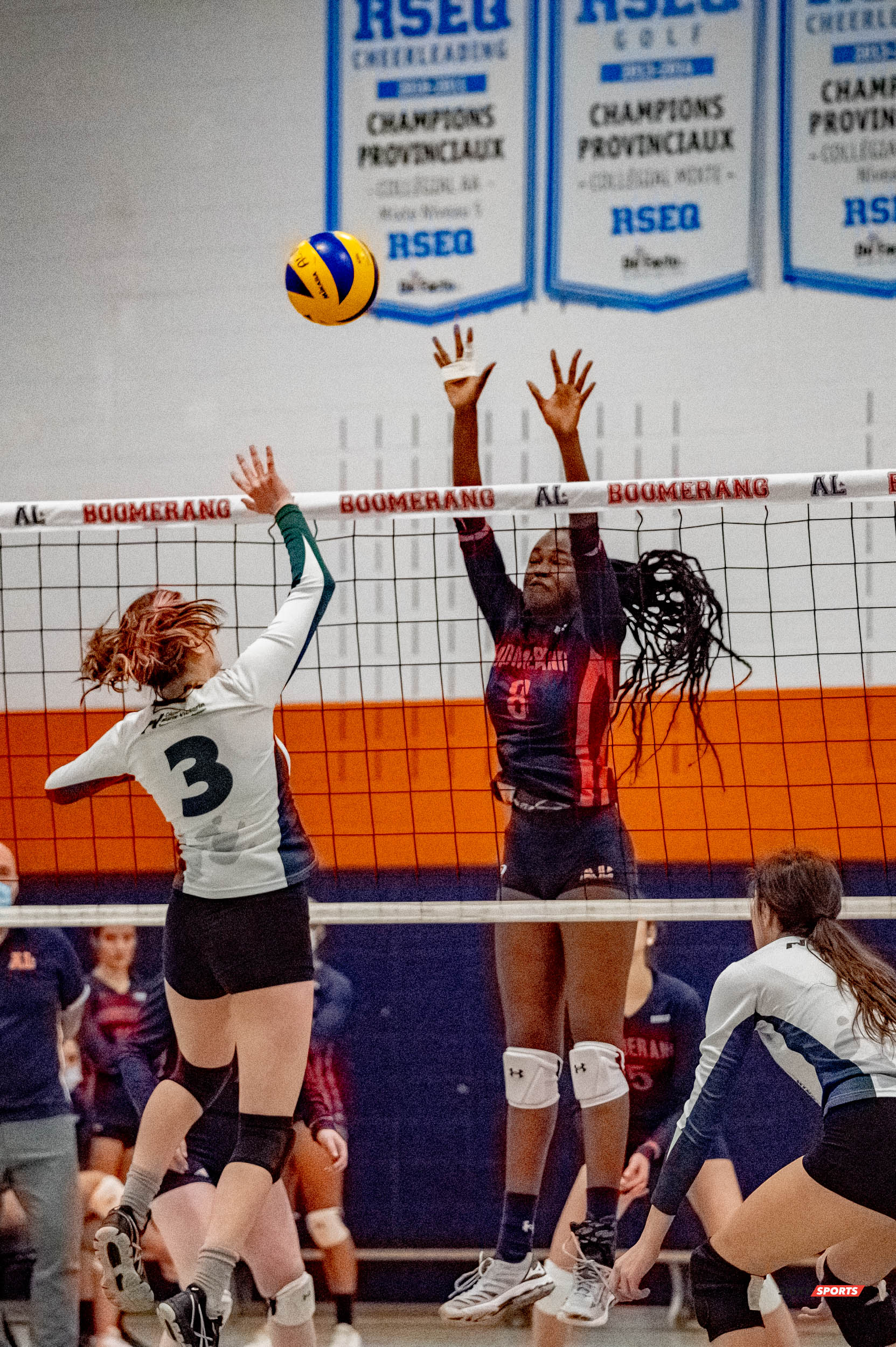 Maryam FATI - Constance HÉBERT -  Cégep André Laurendeau - Cégep Marie-Victorin - Volleyball -  (#VolleyFemCALvsCMV) Photo by:  | Siuxy Sports 2021-11-22