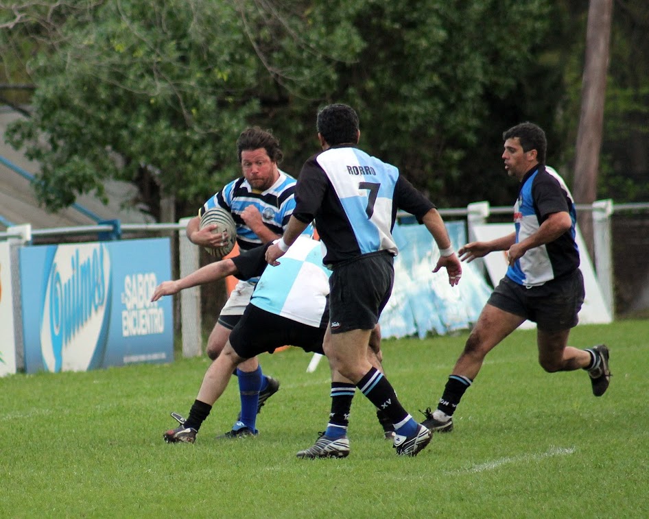 Andrés SANCHEZ INDA -  Liceo Naval - Centro Naval - Rugby - Andy Sanchez Inda arremete hacia el ingoal (#LiceoVsCentroVET2015) Photo by:  | Siuxy Sports 2015-11-25