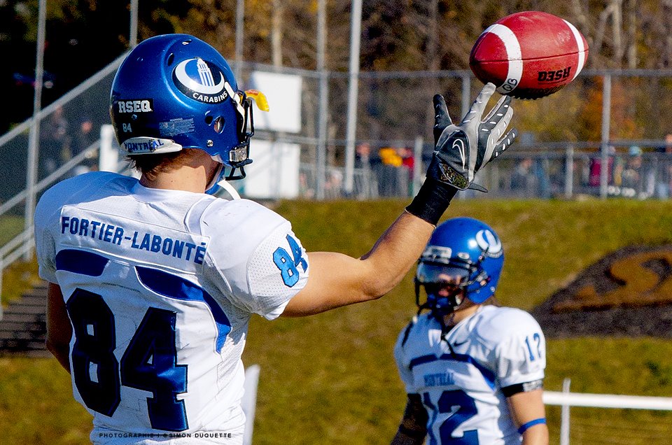  Université de Sherbrooke - Université de Montréal - Football - RSEQ Football - Sherbrooke (32) VS (20) U. de Montréal (#RSEQFootballSHRvUdM2011B) Photo by: Simon Duquette | Siuxy Sports 2011-10-29