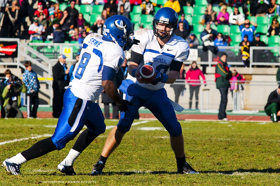  Université de Sherbrooke - Université de Montréal - Football - RSEQ Football - Sherbrooke (32) VS (20) U. de Montréal (#RSEQFootballSHRvUdM2011B) Photo by: Simon Duquette | Siuxy Sports 2011-10-29