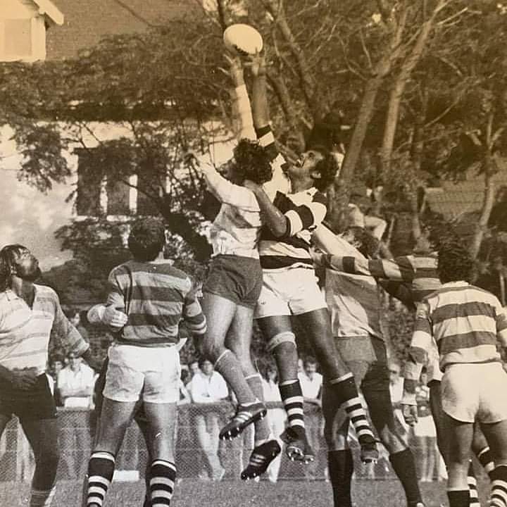 Eliseo Nicolas BRANCA -  Club Atlético de San Isidro - Club Atlético Banco de la Nación Argentina - Rugby - Chapaleo sosteniendo un rival con la mano en su hombro... () Photo by:  | Siuxy Sports 1990-06-01