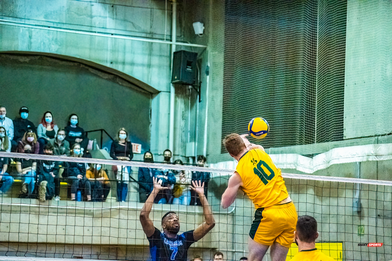 Philippe BORDENAVE - Julien VANIER -  Université de Montréal - Université de Sherbrooke - Volleyball - Université de Sherbrooke (3) vs Université de Montréal (1) - Final 1 2022 (#VertOrVsCarabinsFinal1M) Photo by:  | Siuxy Sports 2022-03-19