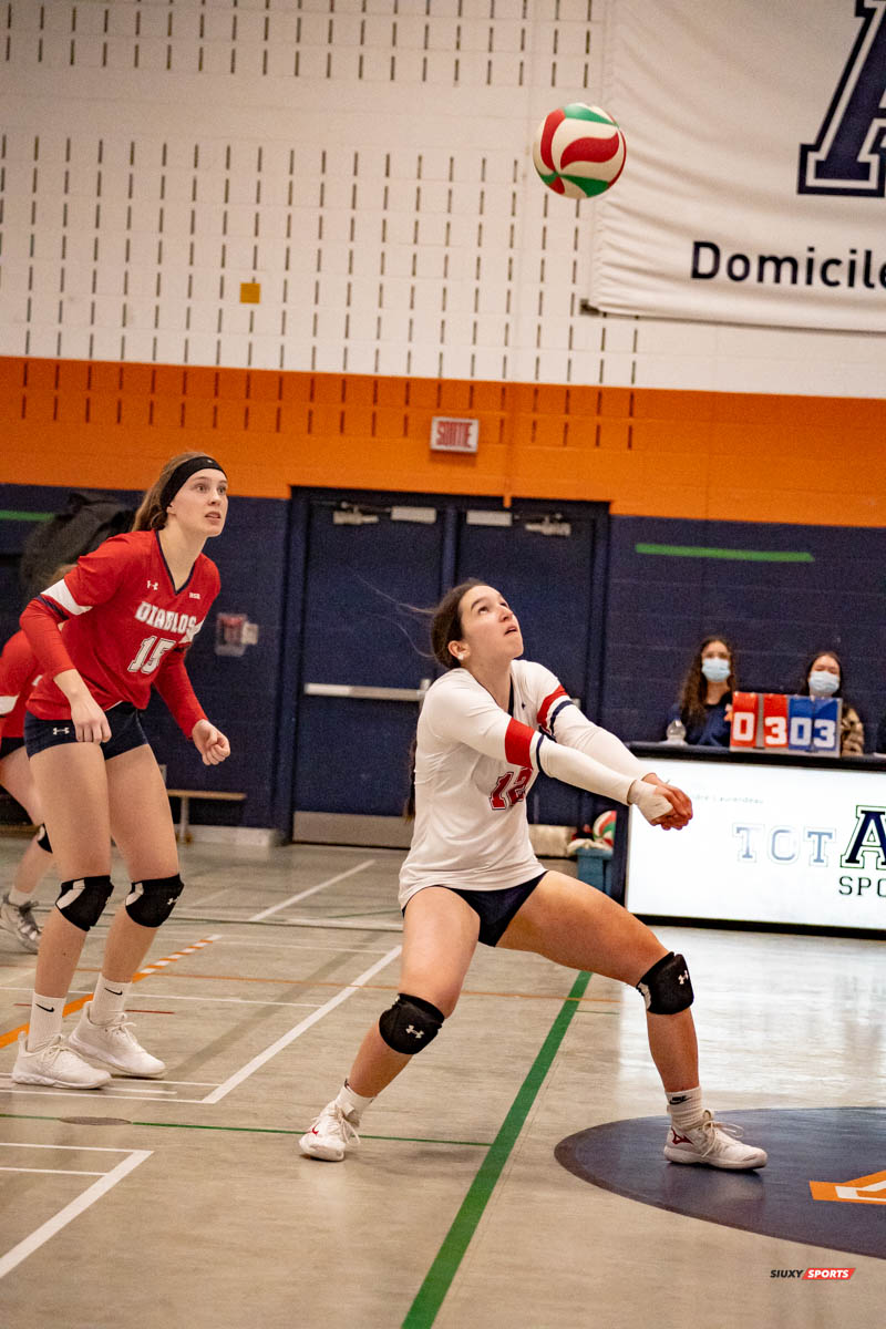 Émilie MACLURE - Camille PARIS -  Cégep André Laurendeau - Cégep Trois-Rivières - Volleyball - André Laurendeau vs Trois Rivières - Volley (#BoomerangVsDiablos2022) Photo by:  | Siuxy Sports 2022-02-20