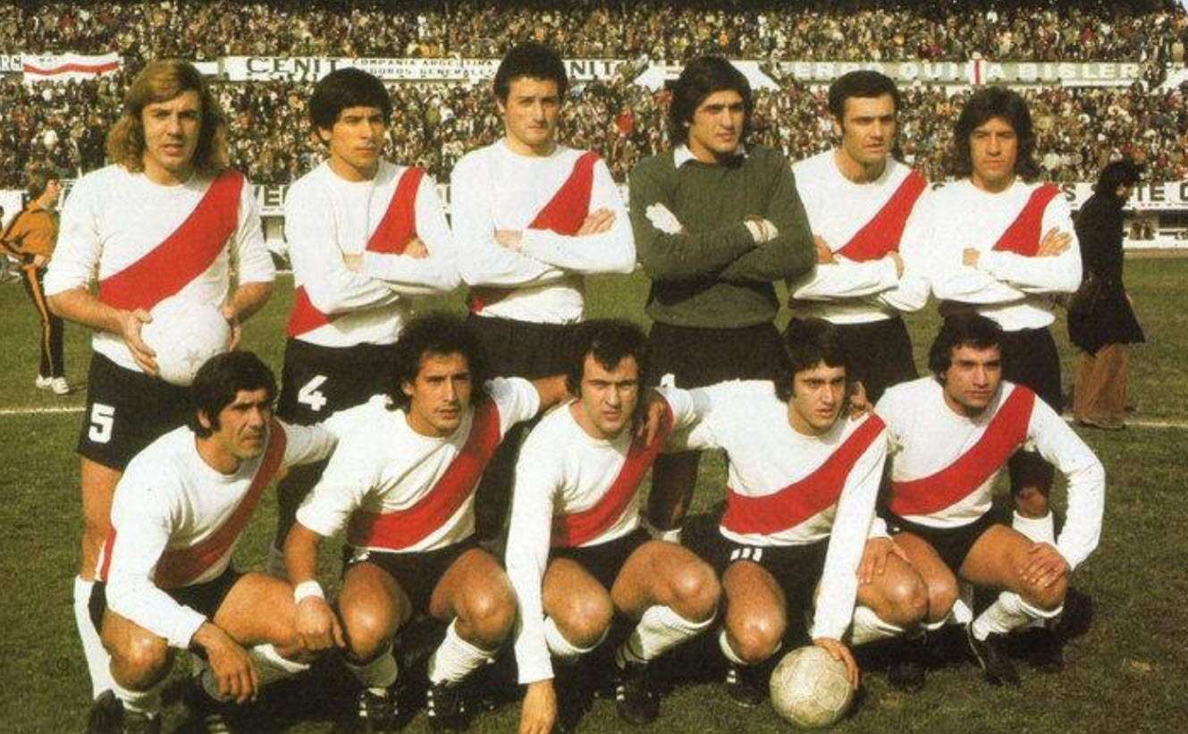 Norberto ALONSO - Pablo Agustín COMELLES - Ubaldo Matildo FILLOL - Pedro GONZALEZ - Hector LOPEZ - Juan José LÓPEZ - Leopoldo Jacinto LUQUE - Oscar MAS - Reinaldo MERLO - Daniel Alberto PASSARELLA - Roberto Alfredo PERFUMO -  Club Atlético River Plate -  - Soccer - Equipo de 1975 () Photo by:  | Siuxy Sports 1975-06-01