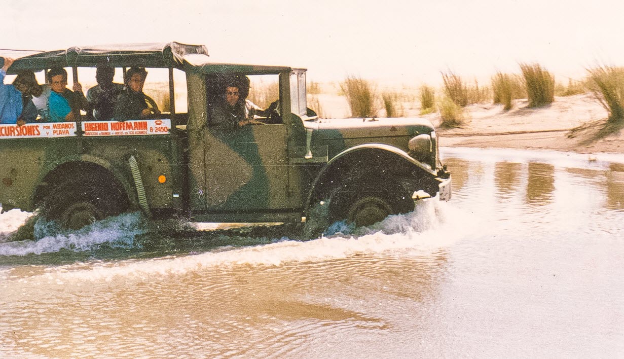 Mariano CALDERALE - Salvador CURUTCHET - Salvador (Sr) CURUTCHET -  Pinamar (médanos) -  - Auto racing -  (#EnduroPinamar1988Dufour) Photo by:  | Siuxy Sports 1988-01-20