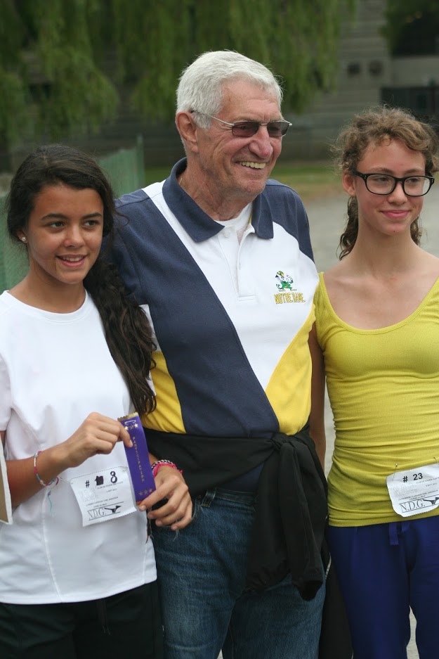 Emilie ALCHOURRON -  NDG Roadrunners -  - Track & Field - L'honneur de recevoir le prix, de la main de M. Carl Anderson () Photo by:  | Siuxy Sports 2012-09-08