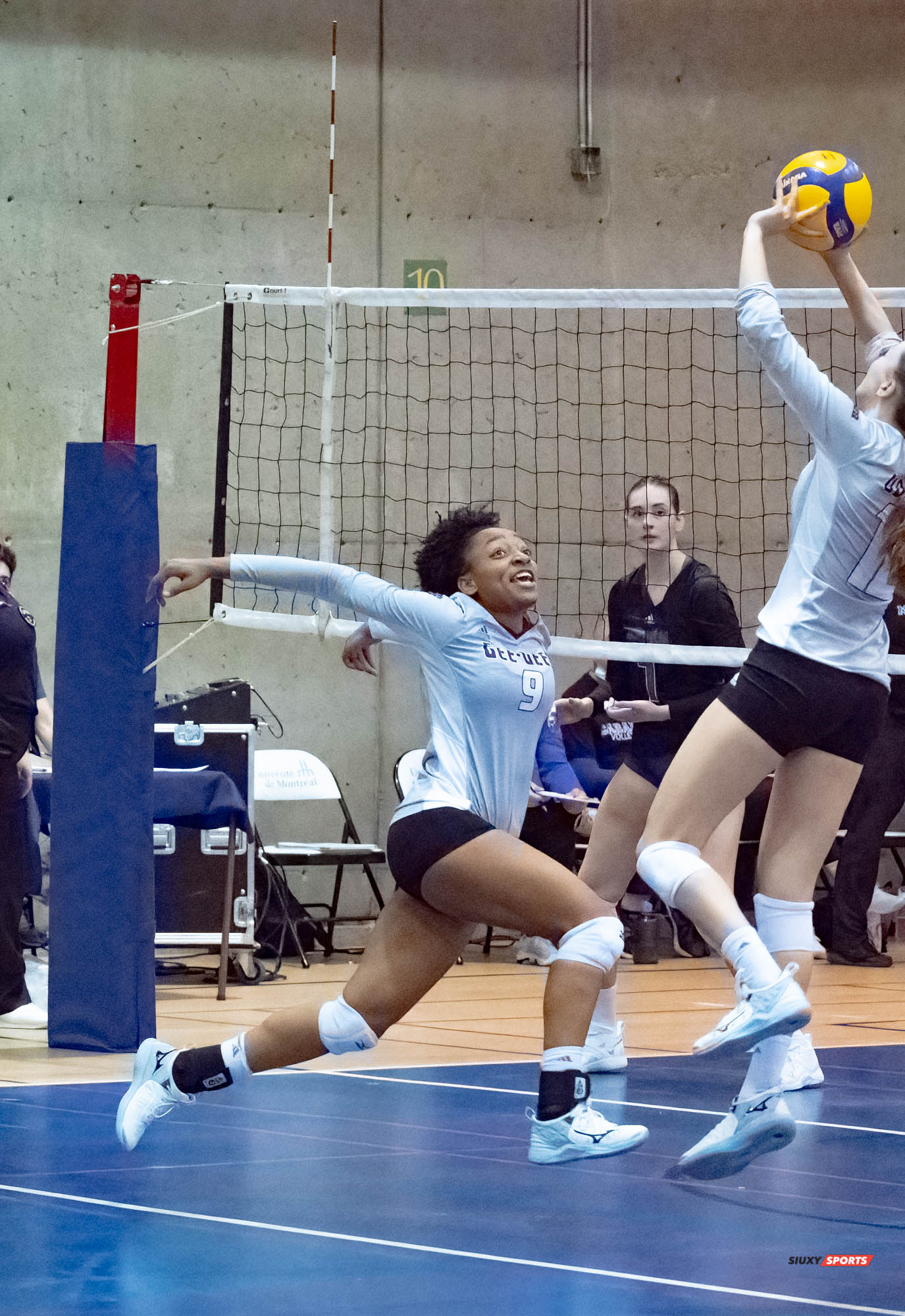 Océane COUTURIER - Janae MCKAY -  Université de Montréal - Université Ottawa - Volleyball -  (#VolleyUdeMvsUOttawaFW) Photo by:  | Siuxy Sports 2021-11-12