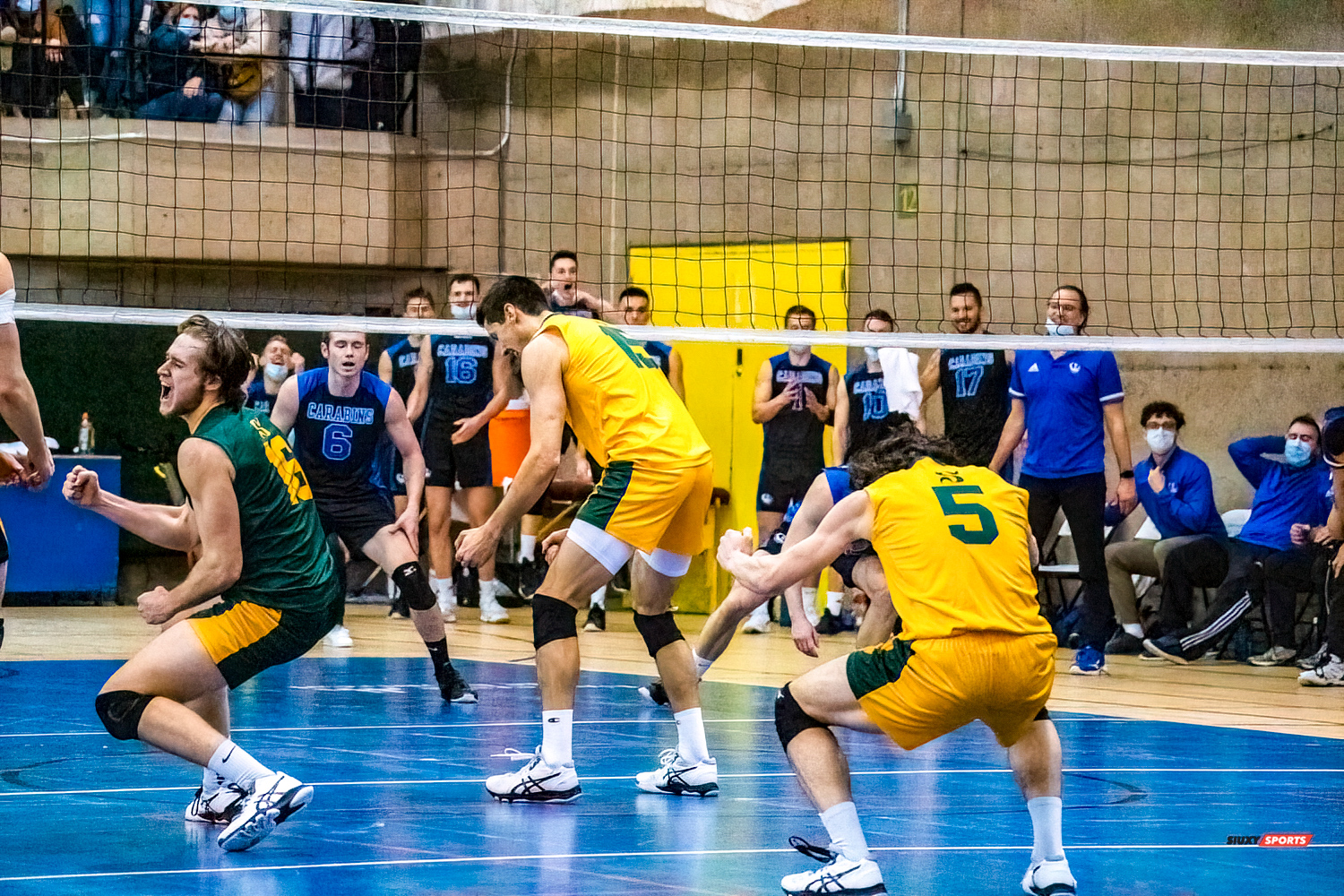 Zachary HOLLANDS - Guillaume RIVEST - Raphaël VIENS -  Université de Montréal - Université de Sherbrooke - Volleyball - Université de Sherbrooke (3) vs Université de Montréal (1) - Final 1 2022 (#VertOrVsCarabinsFinal1M) Photo by:  | Siuxy Sports 2022-03-19