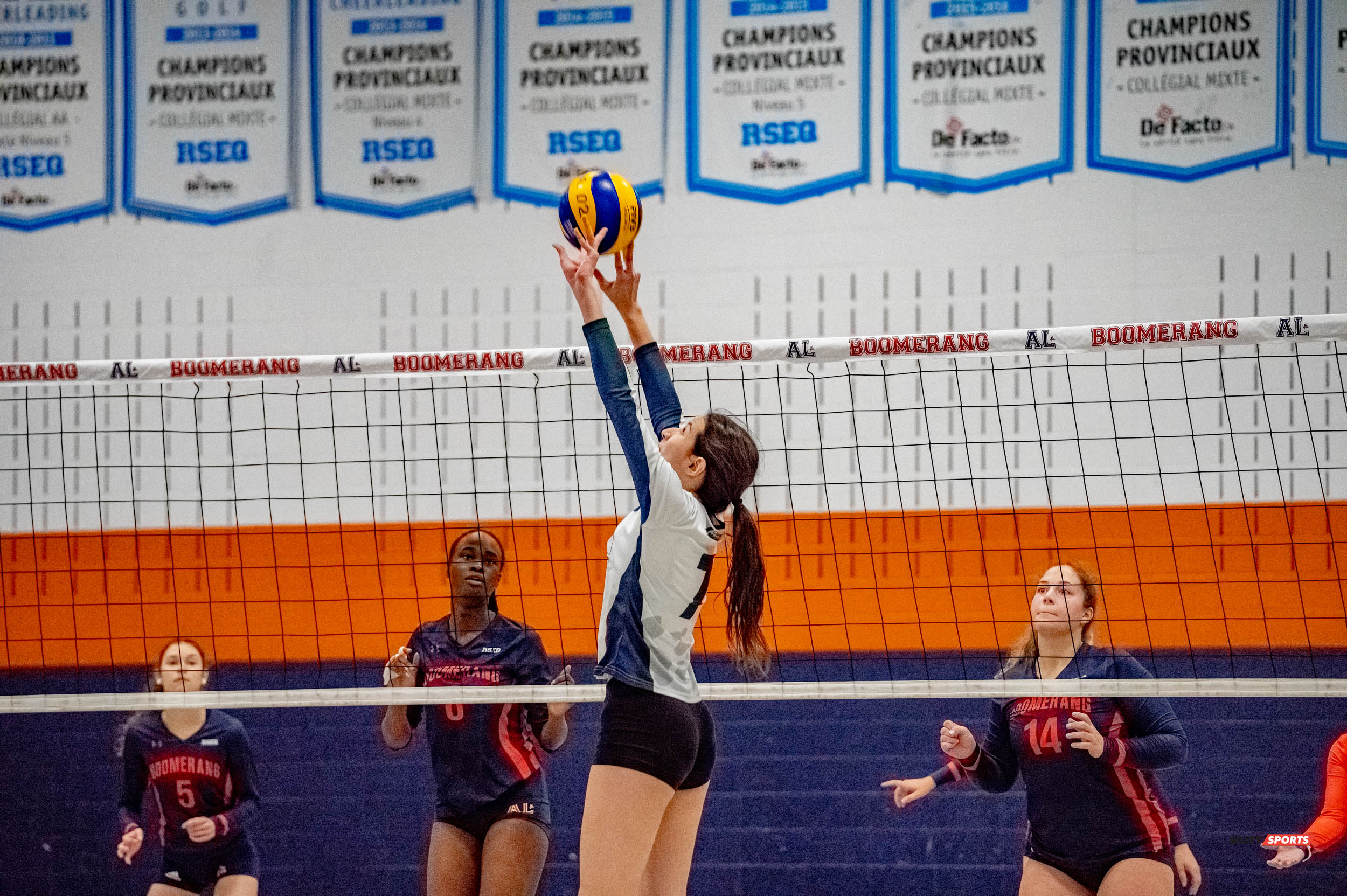 Dounia Iris BEHNAS - Maryam FATI -  Cégep André Laurendeau - Cégep Marie-Victorin - Volleyball -  (#VolleyFemCALvsCMV) Photo by:  | Siuxy Sports 2021-11-22