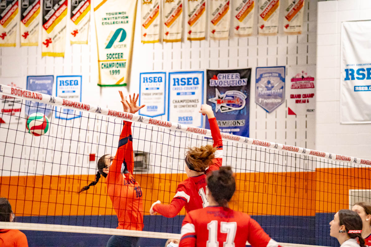  Cégep André Laurendeau - Cégep Trois-Rivières - Volleyball - André Laurendeau vs Trois Rivières - Volley (#BoomerangVsDiablos2022) Photo by:  | Siuxy Sports 2022-02-20