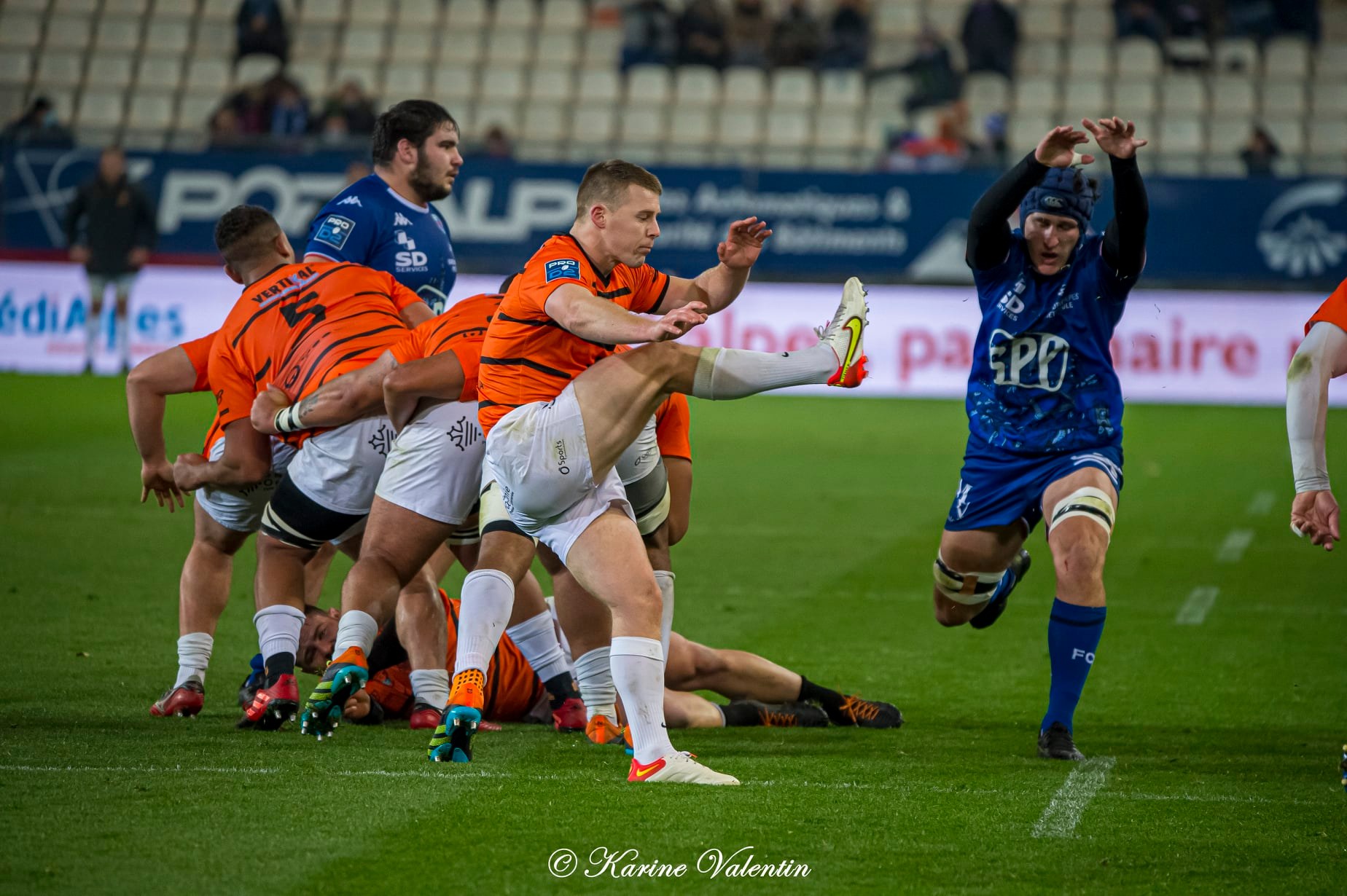 José MADEIRA - Regis MONTAGNE -  FC Grenoble Rugby - Racing Club Narbonnais - Rugby -  (#GrenobleVsNarbonne2021Nov) Photo by: Karine Valentin | Siuxy Sports 2021-11-26