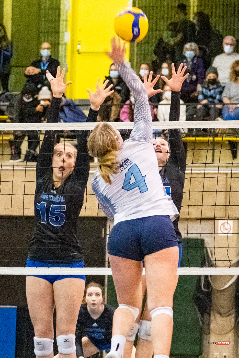 Myriam KAYSER-TOURIGNY - Maude THIVIERGE -  Université de Montréal - Université du Québec à Montréal - Volleyball - Université de Montréal vs Université du Québec à Montréal - Volleyball Fém (#CrbnsVsCtdns2022VollF) Photo by:  | Siuxy Sports 2022-02-26